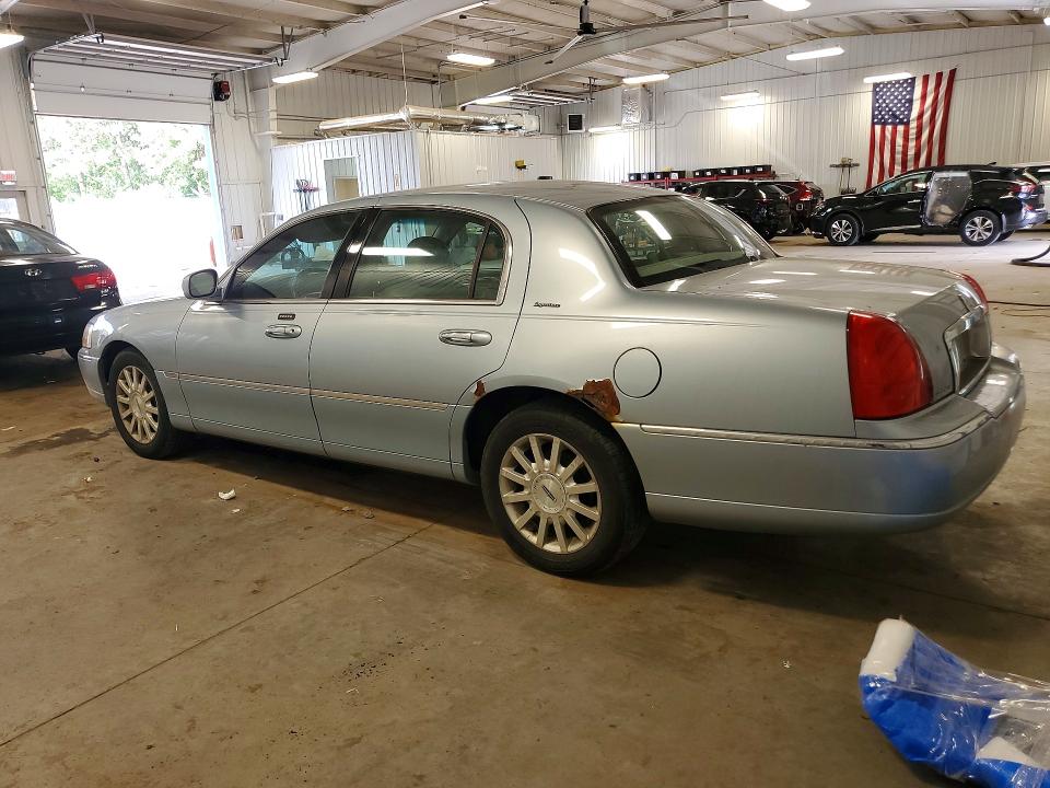 56740106 :رقم المزاد ، 1LNHM81V67Y625042 vin ، 2007 Linc Continental مزاد بيع