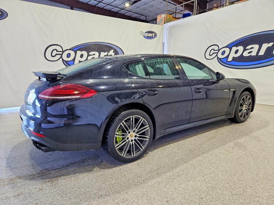 57555816 :رقم المزاد ، WP0AD2A78FL040849 vin ، 2015 Porsche Panamera مزاد بيع
