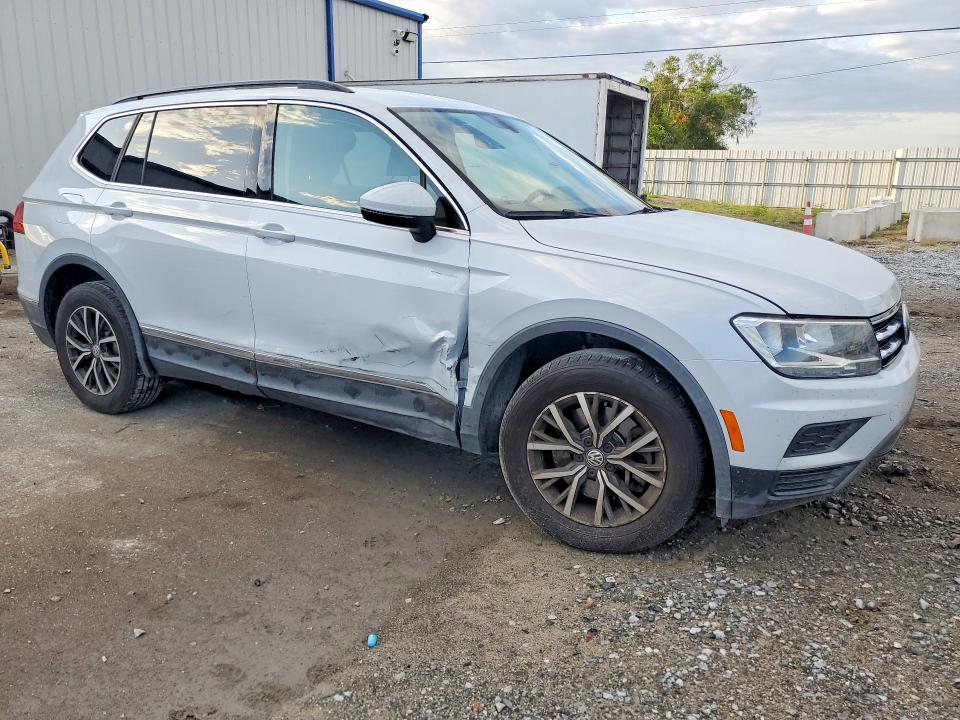 56607306 :رقم المزاد ، 3VV2B7AX3JM220000 vin ، 2018 Volkswagen Tiguan مزاد بيع