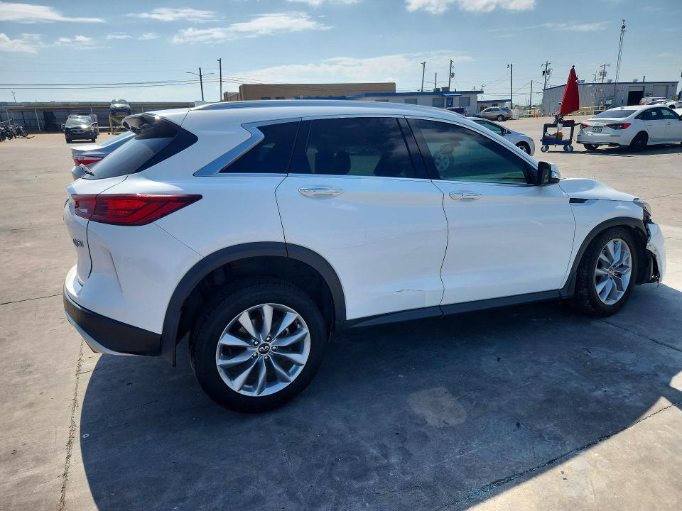 58228856 :رقم المزاد ، 3PCAJ5BA1NF111685 vin ، 2022 Infiniti Qx50 مزاد بيع