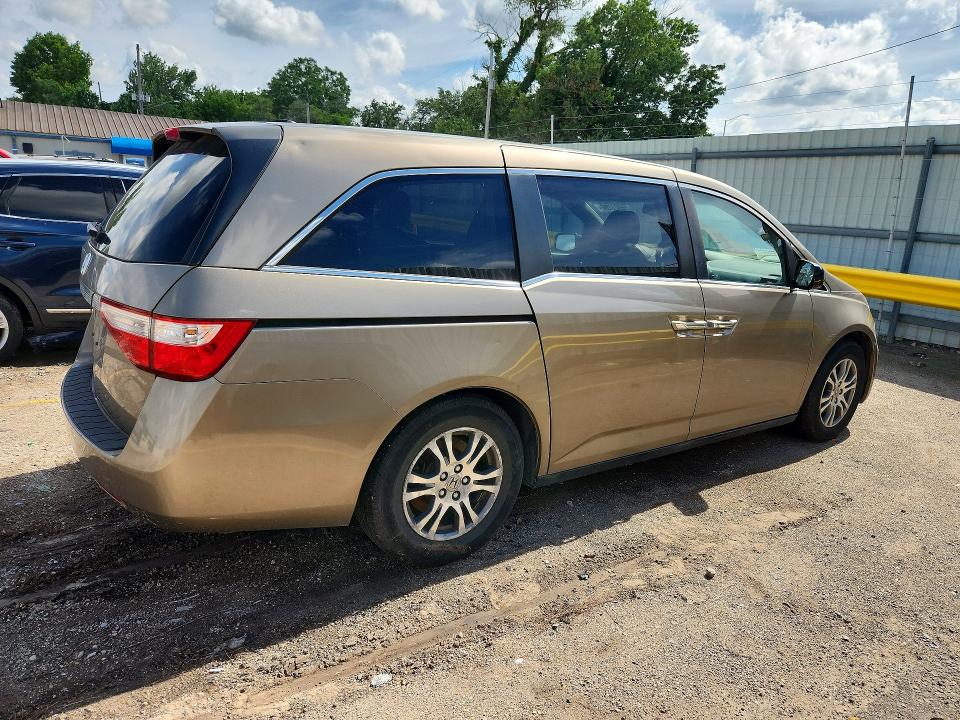 55928286 :رقم المزاد ، 5FNRL5H69BB096932 vin ، 2011 Honda Odyssey مزاد بيع