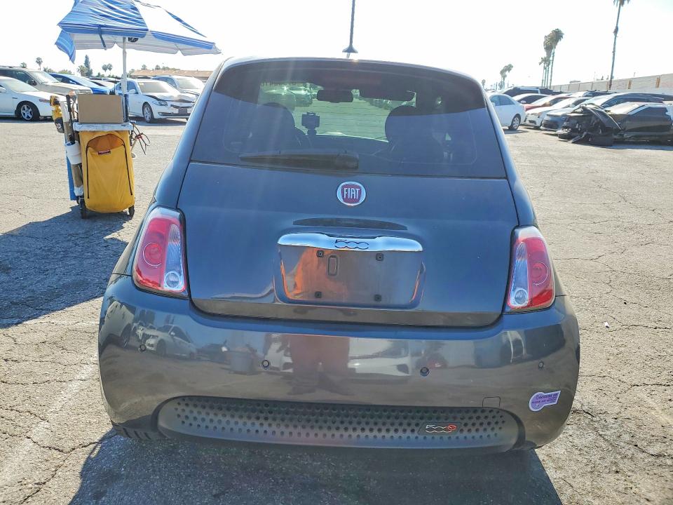 2015 Fiat 500 მანქანა იყიდება აუქციონზე, vin: 3C3CFFGE5FT749795, აუქციონის ნომერი: 57930416