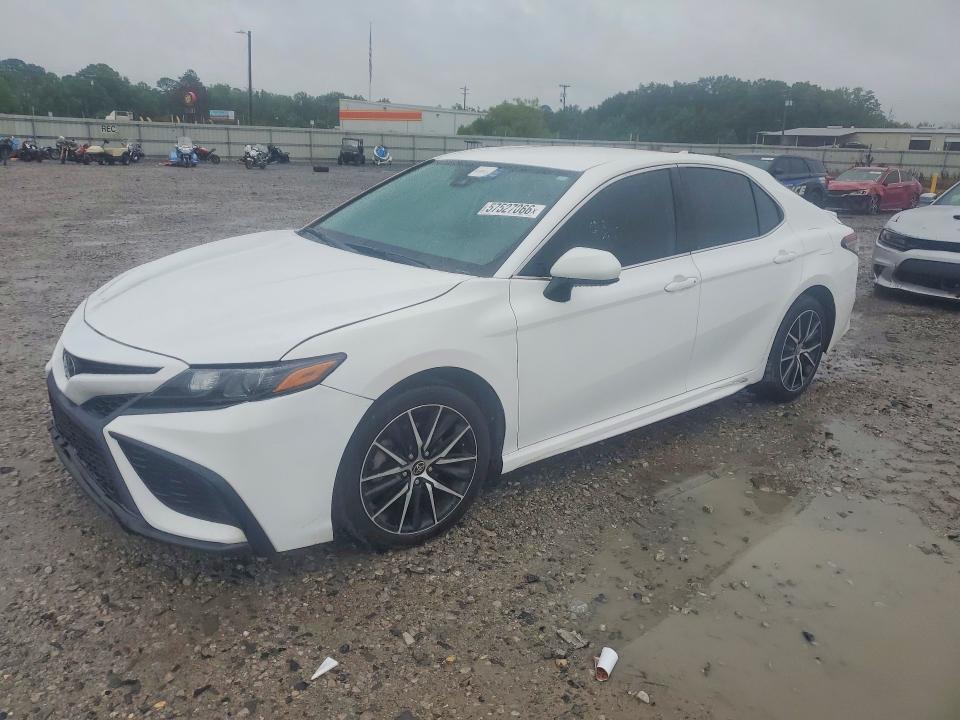 Auction sale of the 2021 Toyota Camry, vin: 4T1G11AK8MU555239, lot number: 57527066