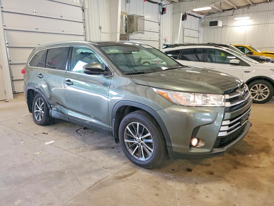 55776886 :رقم المزاد ، 5TDJZRFH4KS724656 vin ، 2019 Toyota Highlander مزاد بيع