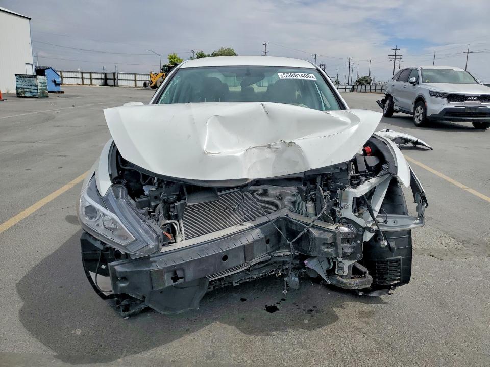 2017 Nissan Altima მანქანა იყიდება აუქციონზე, vin: 1N4AL3AP5HN346378, აუქციონის ნომერი: 55881406