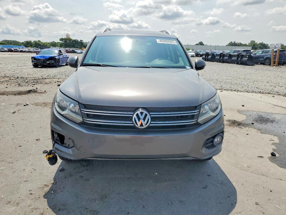 2015 Volkswagen Tiguan მანქანა იყიდება აუქციონზე, vin: WVGAV7AX7FW516013, აუქციონის ნომერი: 85992025
