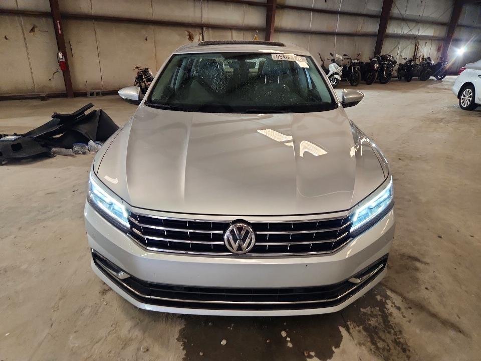 58406176 :رقم المزاد ، 1VWBA7A34JC047231 vin ، 2018 Volkswagen Passat مزاد بيع