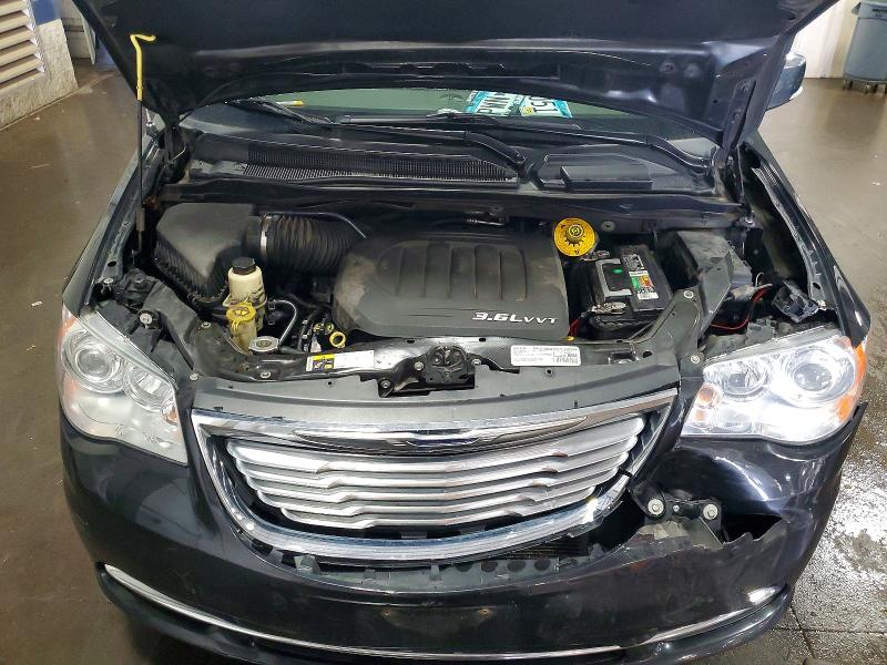2016 Chrysler Town & Country მანქანა იყიდება აუქციონზე, vin: 2C4RC1GG1GR240701, აუქციონის ნომერი: 58331536