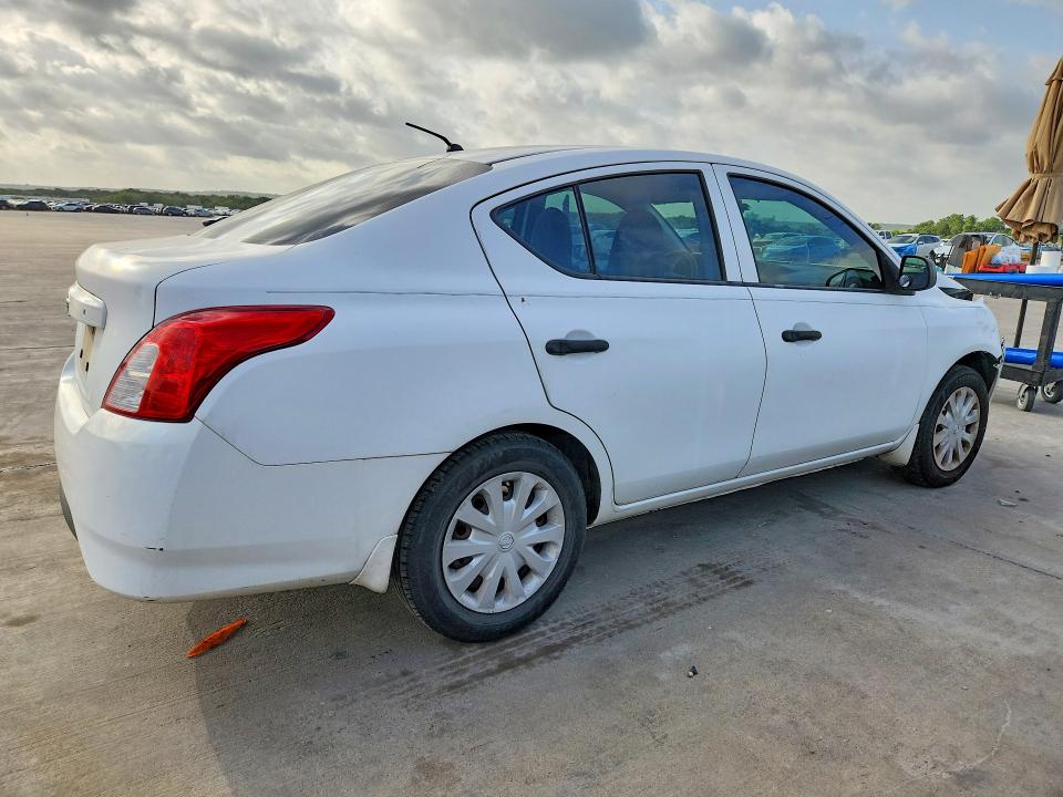 41632426 :رقم المزاد ، 3N1CN7AP4FL807624 vin ، 2015 Nissan Versa مزاد بيع