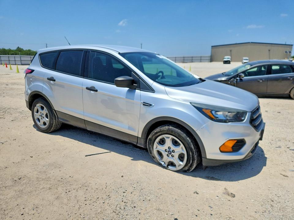2018 Ford Escape მანქანა იყიდება აუქციონზე, vin: 1FMCU0F77JUB83179, აუქციონის ნომერი: 57726216