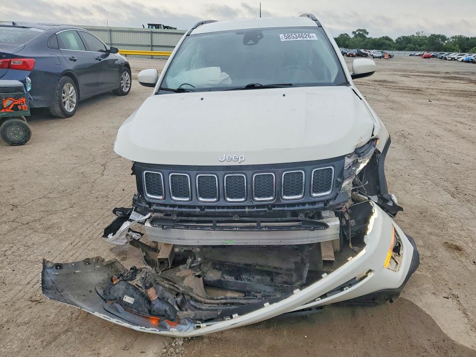 58534626 :رقم المزاد ، 3C4NJDBBXJT392367 vin ، 2018 Jeep Compass مزاد بيع