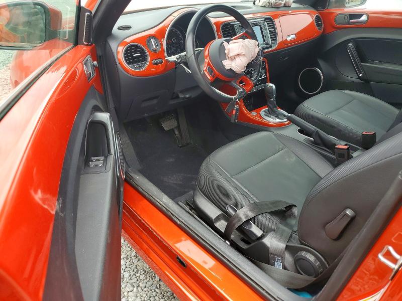 58645026 :رقم المزاد ، 3VW517AT2HM823149 vin ، 2017 Volkswagen Beetle مزاد بيع