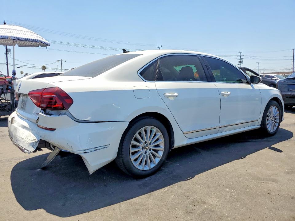 2017 Volkswagen Passat მანქანა იყიდება აუქციონზე, vin: 1VWBT7A31HC037440, აუქციონის ნომერი: 55431546