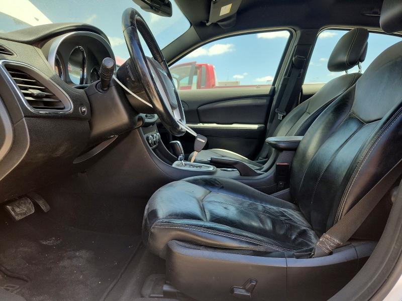 57708696 :رقم المزاد ، 1C3BC2FG1BN505927 vin ، 2011 Chrysler 200 مزاد بيع