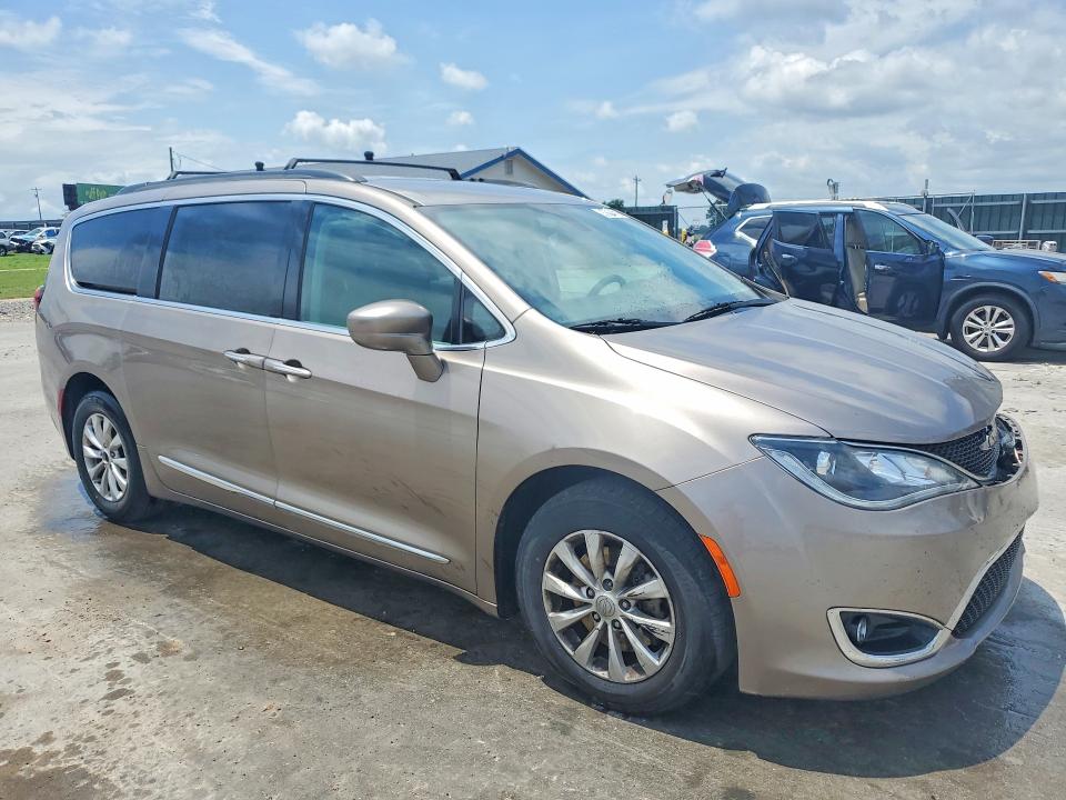 Продаж на аукціоні авто 2017 Chrysler Pacifica, vin: 2C4RC1BGXHR675645, номер лоту: 57684916