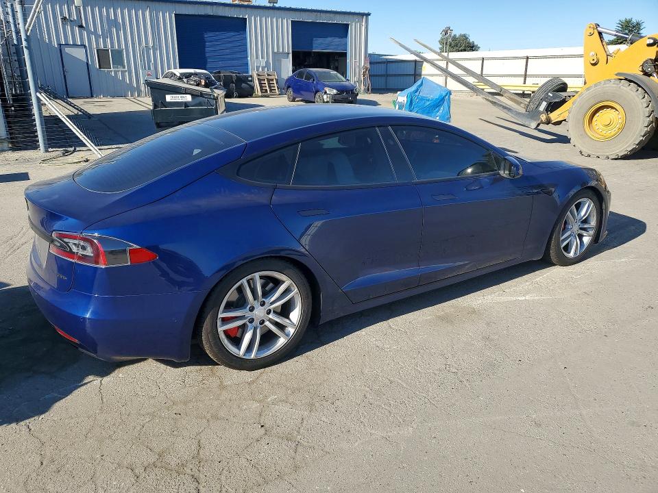 56888306 :رقم المزاد ، 5YJSA1E28HF200840 vin ، 2017 Tesla Model S مزاد بيع