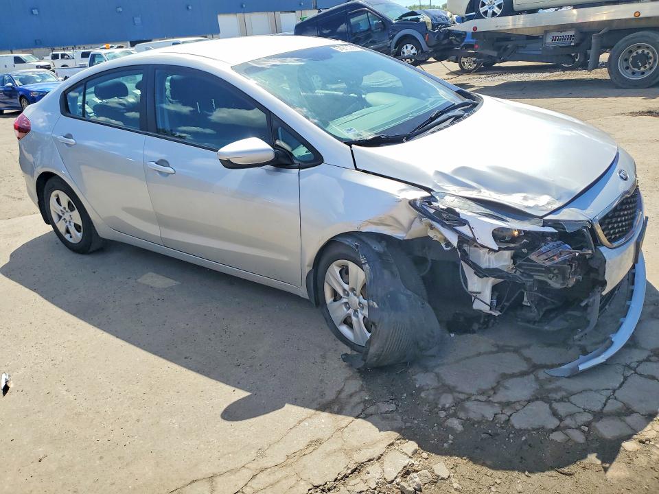 57973066 :رقم المزاد ، 3KPFK4A74HE029365 vin ، 2017 Kia Forte مزاد بيع