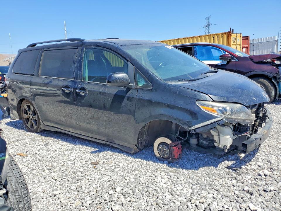 56641236 :رقم المزاد ، 5TDXZ3DC4HS822870 vin ، 2017 Toyota Sienna مزاد بيع