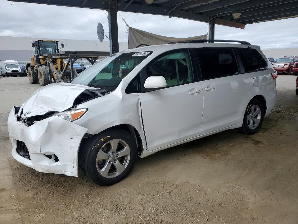 Продажа на аукционе авто 2017 Toyota Sienna, vin: 5TDKZ3DC3HS883024, номер лота: 58311466
