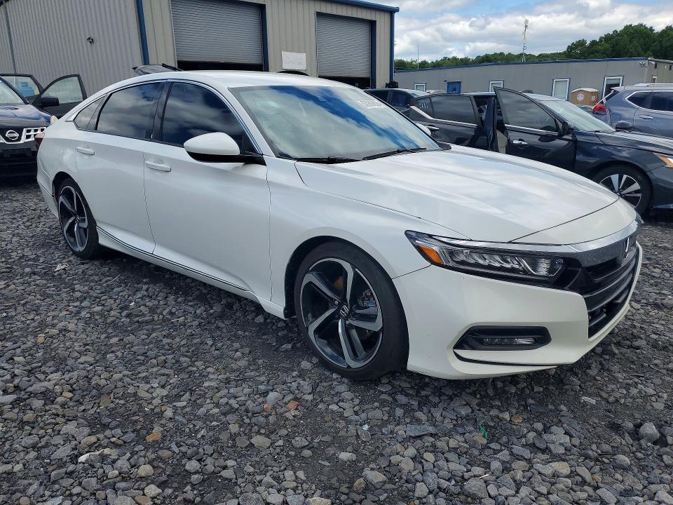 57203656 :رقم المزاد ، 1HGCV1F35JA085470 vin ، 2018 Honda Accord مزاد بيع