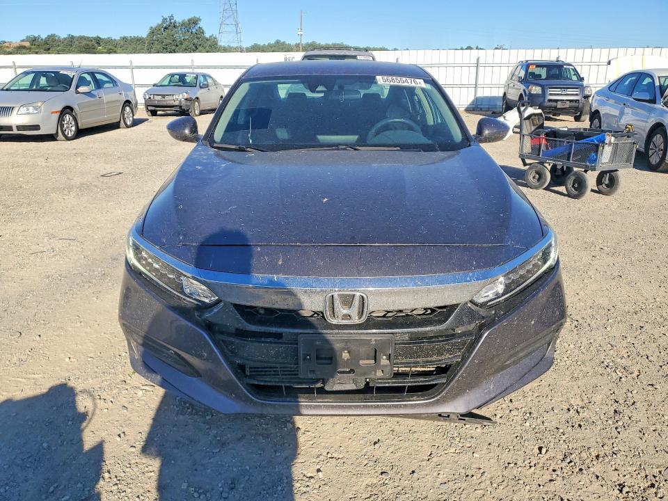 56855476 :رقم المزاد ، 1HGCV1F14JA109370 vin ، 2018 Honda Accord مزاد بيع