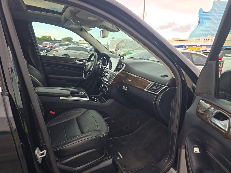 59530106 :رقم المزاد ، 4JGDA5JB7FA557255 vin ، 2015 Mercedes-benz Ml مزاد بيع