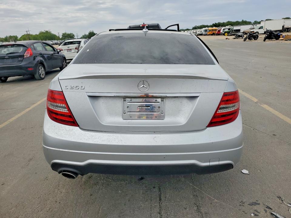 56171186 :رقم المزاد ، WDDGF4HB0CR220612 vin ، 2012 Mercedes-benz C مزاد بيع