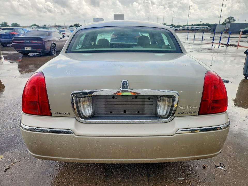 57414096 :رقم المزاد ، 1LNHM82V96Y620737 vin ، 2006 Lincoln Town Car مزاد بيع