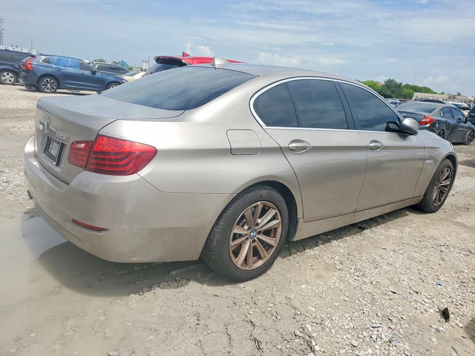 56003286 :رقم المزاد ، WBA5A5C53FD522014 vin ، 2015 Bmw 528 مزاد بيع