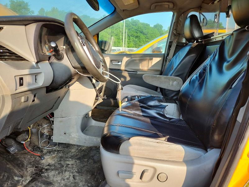 2017 Toyota Sienna მანქანა იყიდება აუქციონზე, vin: 5TDKZ3DC4HS876051, აუქციონის ნომერი: 57140896