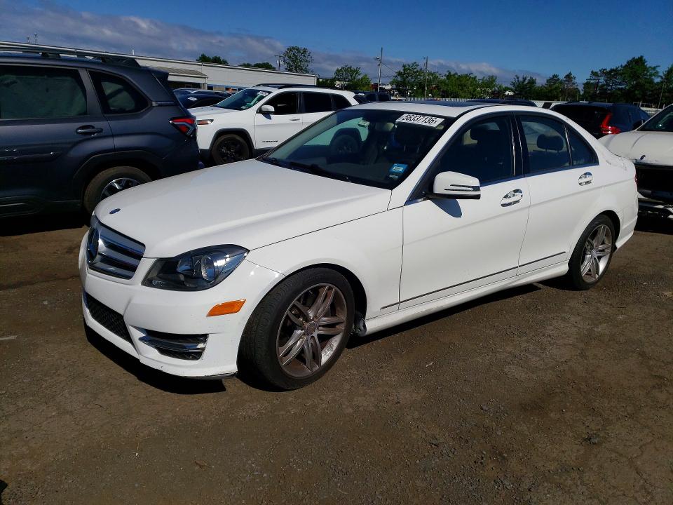 2013 Mercedes-benz C მანქანა იყიდება აუქციონზე, vin: WDDGF8AB2DG136581, აუქციონის ნომერი: 56337136