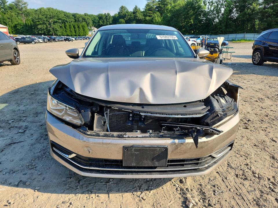 2016 Volkswagen Passat მანქანა იყიდება აუქციონზე, vin: 1VWBT7A38GC015661, აუქციონის ნომერი: 97682705