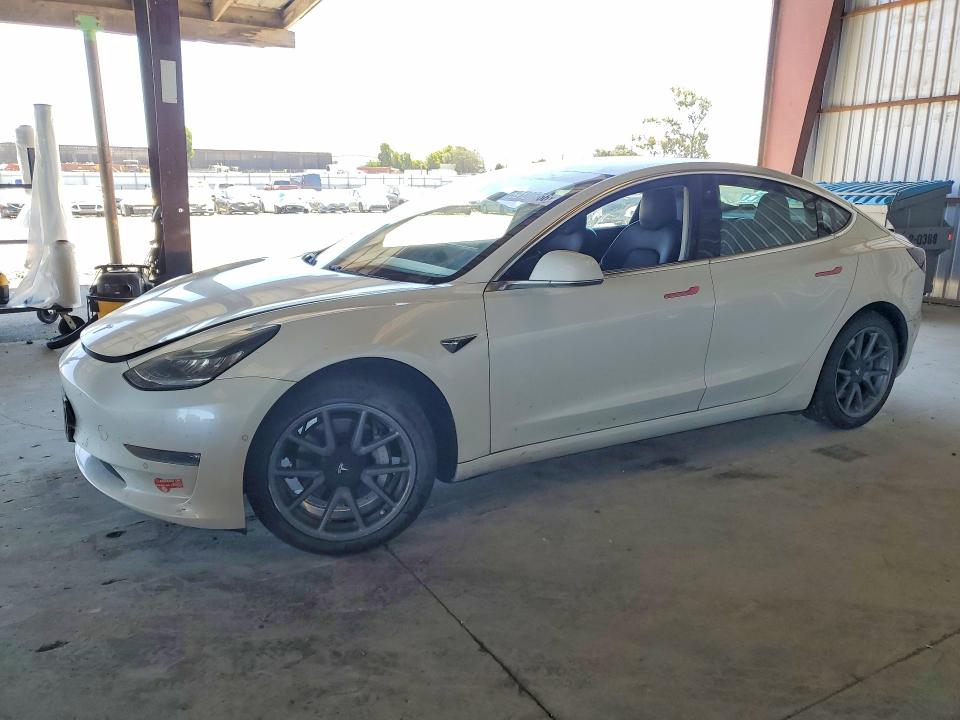 59137966 :رقم المزاد ، 5YJ3E1EA6JF010623 vin ، 2018 Tesla Model 3 مزاد بيع