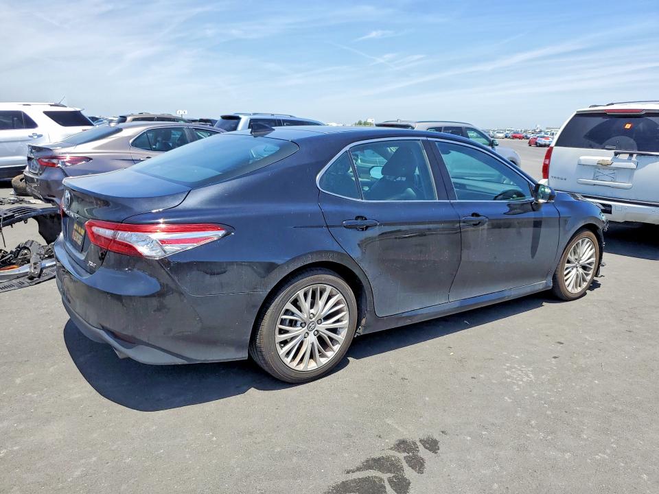 55602266 :رقم المزاد ، 4T1B11HK5KU779680 vin ، 2019 Toyota Camry مزاد بيع