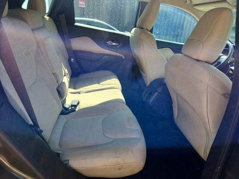 58431116 :رقم المزاد ، 1C4PJMCS8FW577221 vin ، 2015 Jeep Cherokee مزاد بيع