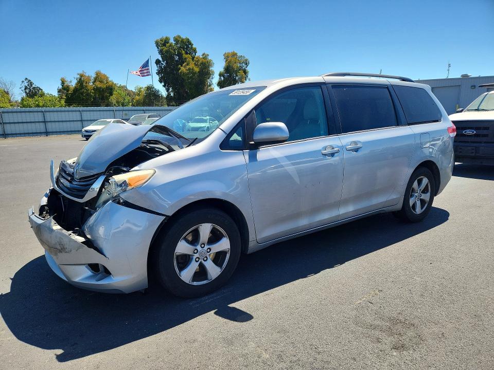 59128456 :رقم المزاد ، 5TDKK3DC0CS188576 vin ، 2012 Toyota Sienna مزاد بيع