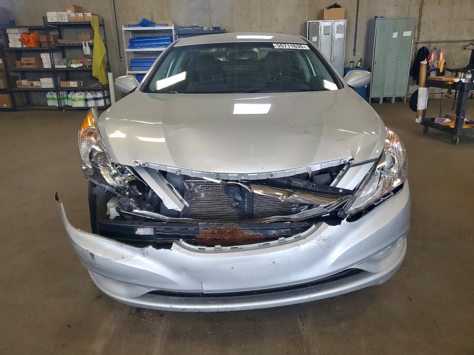 55711636 :رقم المزاد ، 5NPEC4AC0CH425013 vin ، 2012 Hyundai Sonata مزاد بيع
