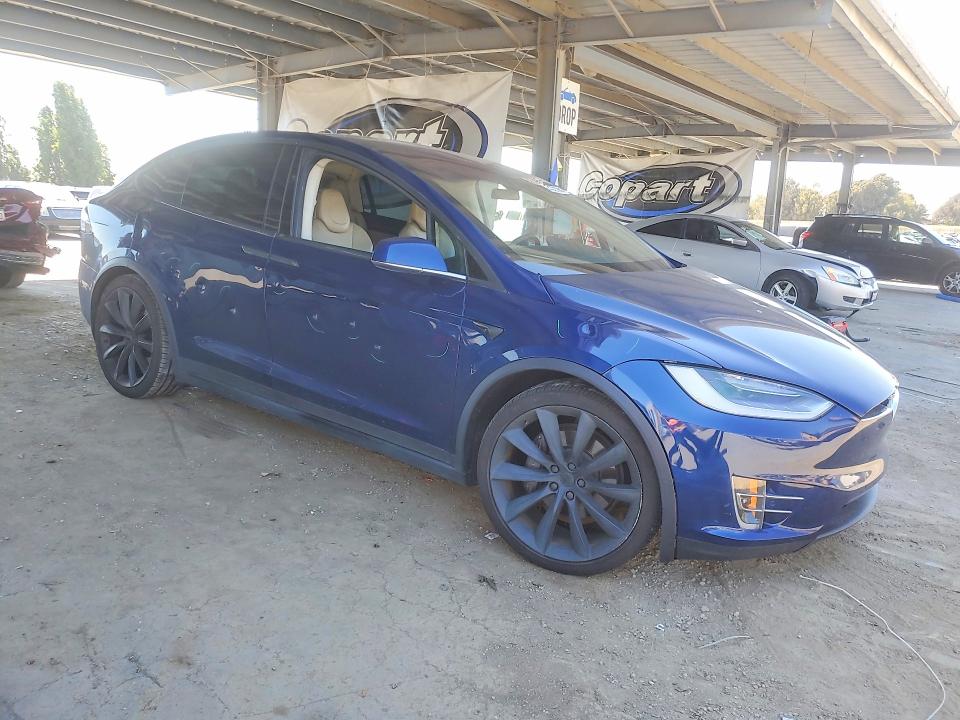 57872186 :رقم المزاد ، 5YJXCAE26HF044314 vin ، 2017 Tesla Model X مزاد بيع