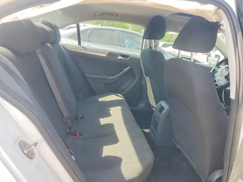 56137826 :رقم المزاد ، 3VW267AJ6GM213627 vin ، 2016 Volkswagen Jetta مزاد بيع