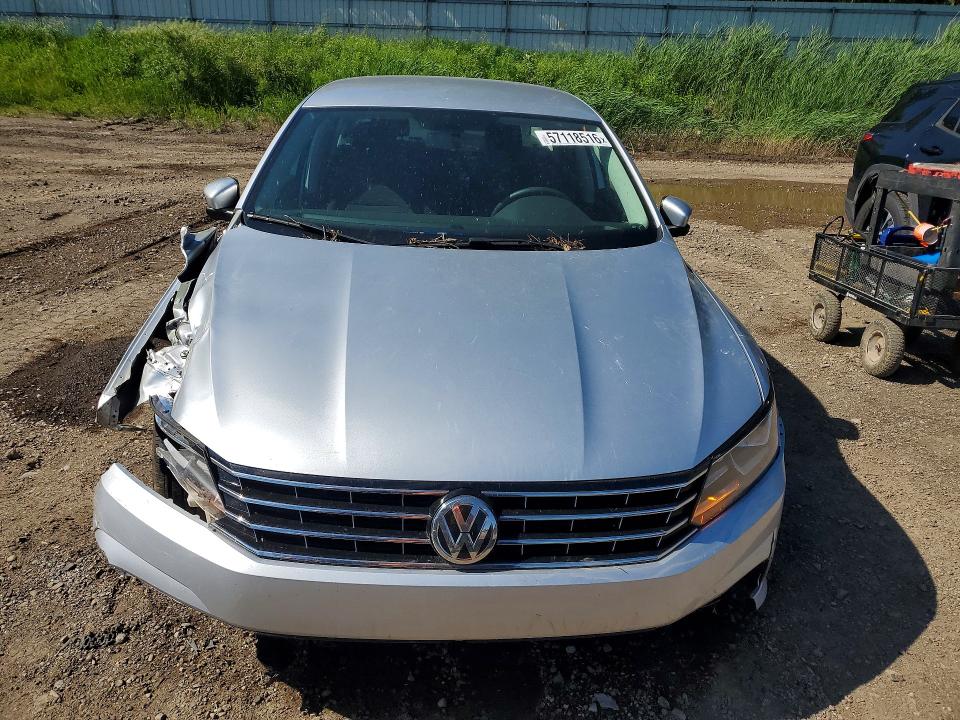 57118516 :رقم المزاد ، 1VWAT7A32HC057854 vin ، 2017 Volkswagen Passat مزاد بيع