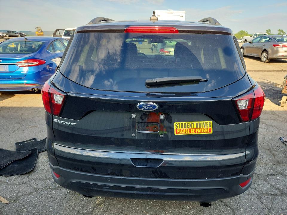 58697326 :رقم المزاد ، 1FMCU0HD6KUB19123 vin ، 2019 Ford Escape مزاد بيع