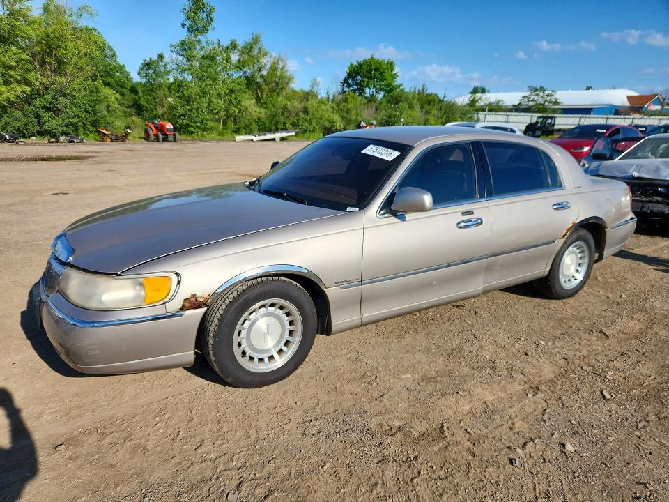 2001 Lincoln Town Car მანქანა იყიდება აუქციონზე, vin: 1LNHM81W21Y633008, აუქციონის ნომერი: 57530396
