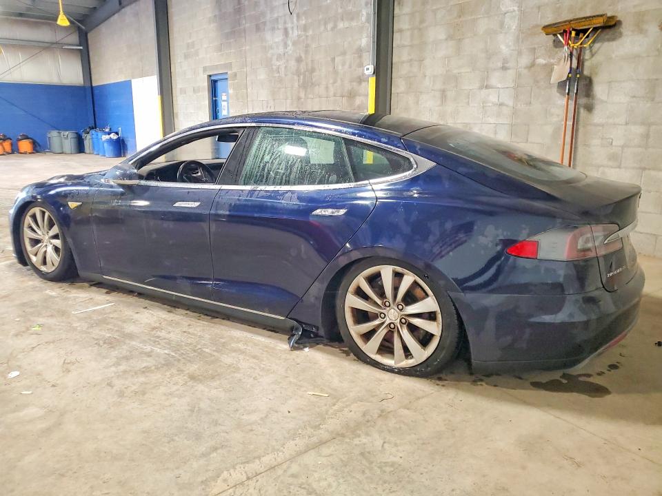2015 Tesla Model S მანქანა იყიდება აუქციონზე, vin: 5YJSA1H26FFP74829, აუქციონის ნომერი: 56616566