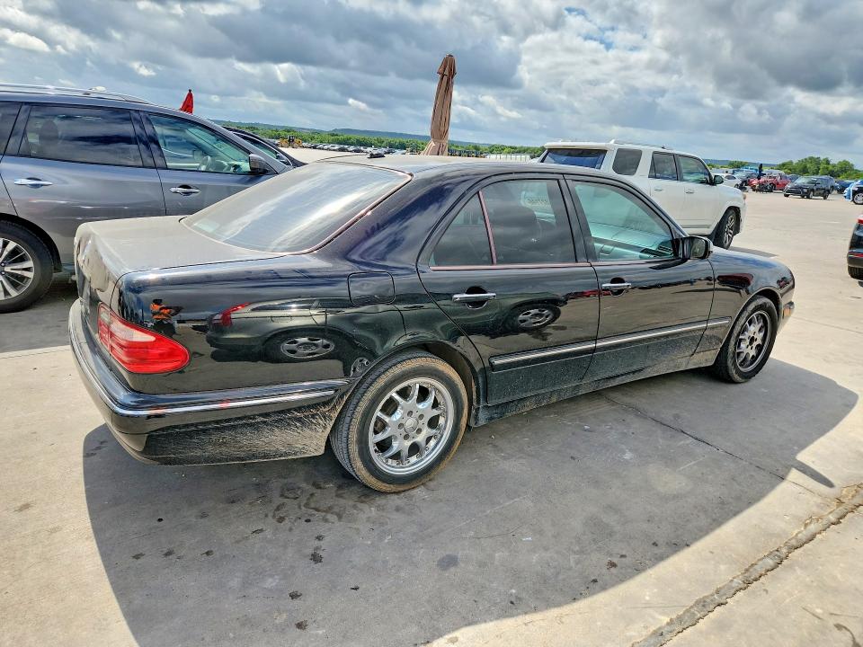 56827146 :رقم المزاد ، WDBJF65J41B255441 vin ، 2001 Mercedes-benz E مزاد بيع