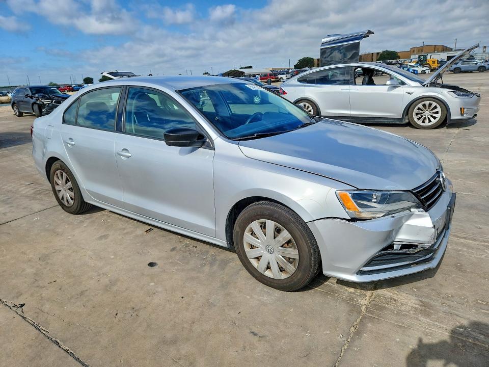 56472776 :رقم المزاد ، 3VW267AJ0GM261060 vin ، 2016 Volkswagen Jetta مزاد بيع