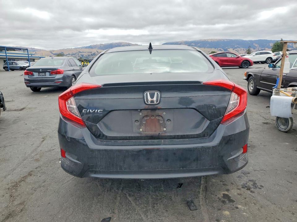 57265056 :رقم المزاد ، JHMFC1F77JX043706 vin ، 2018 Honda Civic مزاد بيع