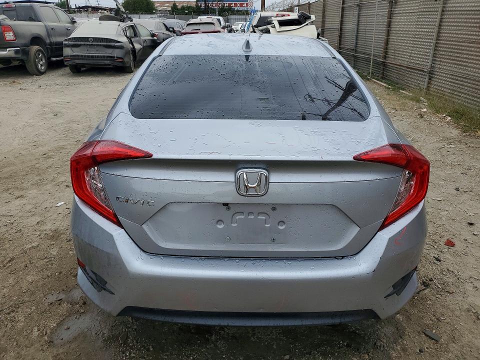 57957336 :رقم المزاد ، 2HGFC2F7XJH577893 vin ، 2018 Honda Civic مزاد بيع