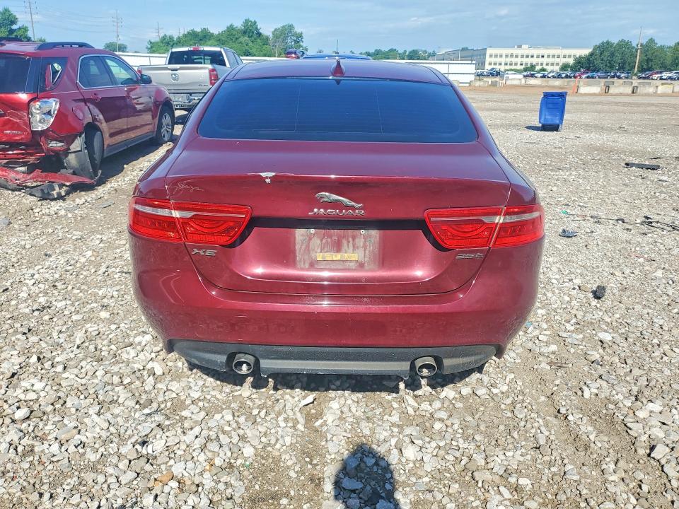 56810646 :رقم المزاد ، SAJAR4BG4HA974230 vin ، 2017 Jaguar Xe مزاد بيع