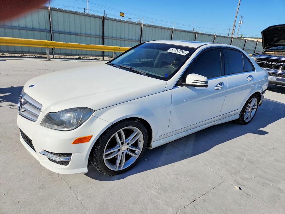 Продажа на аукционе авто 2013 Mercedes-benz C, vin: WDDGF4HB1DR285504, номер лота: 55754296