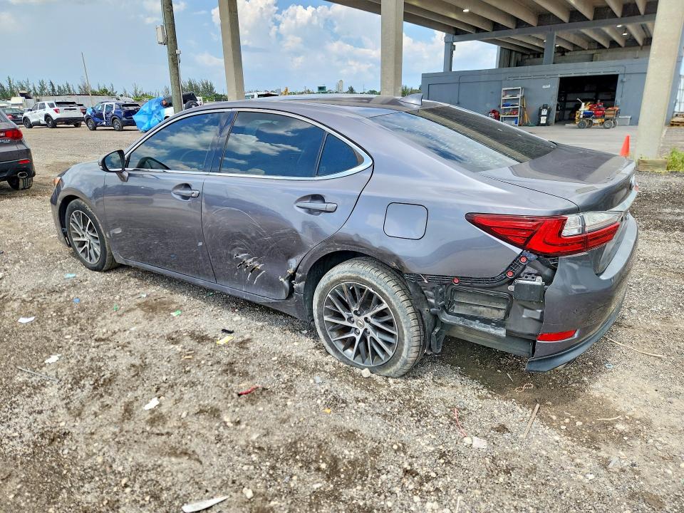 57811676 :رقم المزاد ، 58ABK1GG4HU050288 vin ، 2017 Lexus Es مزاد بيع